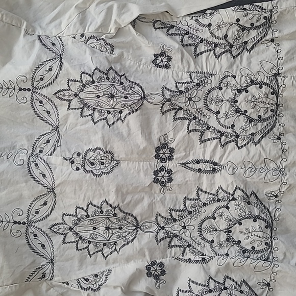 Embroidered and Sequined Jacket - Picture 4 of 15